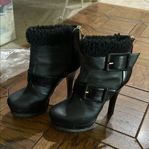 Fendi boots prelove size 6.5 black